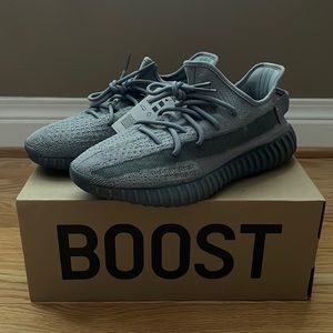 NWT! YEEZY BOOST 350 V2 - STEEL GRAY